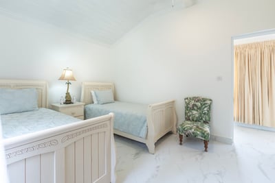 Luxury Villa Photo #28