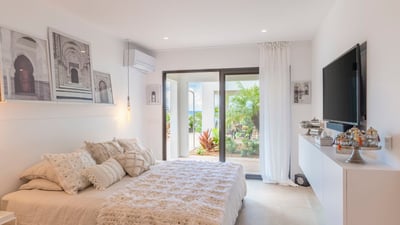 Luxury Villa Photo #26