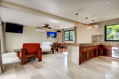 Luxury Villa Photo #28