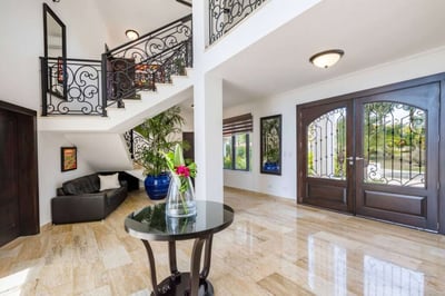 Luxury Villa Photo #39