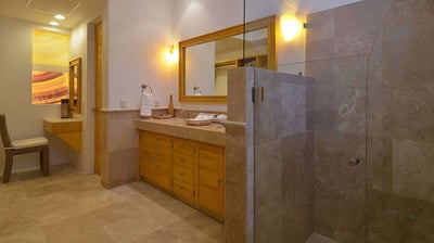 Luxury Villa Photo #34