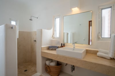 Luxury Villa Photo #32