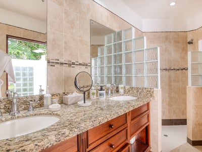 Luxury Villa Photo #16