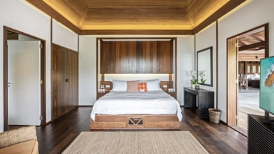 Luxury Villa Photo #26