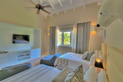 Luxury Villa Photo #32