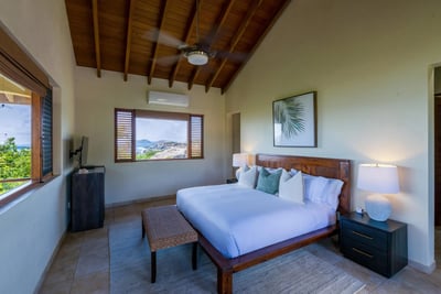 Luxury Villa Photo #15