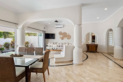 Luxury Villa Photo #17