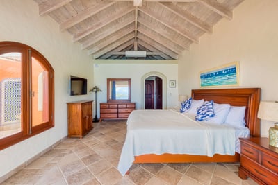 Luxury Villa Photo #23