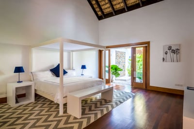 Luxury Villa Photo #16