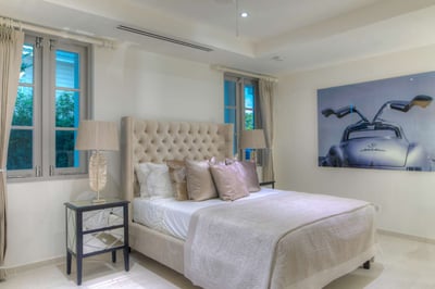 Luxury Villa Photo #15