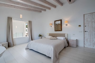 Luxury Villa Photo #26