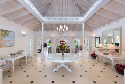 Luxury Villa Photo #6