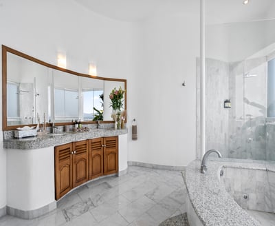 Luxury Villa Photo #77