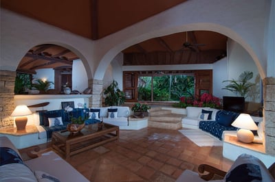 Luxury Villa Photo #12