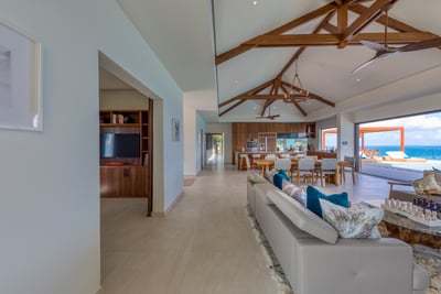 Luxury Villa Photo #30