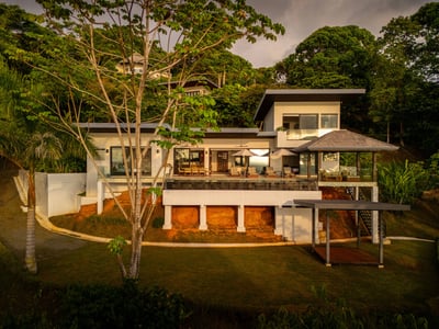 Luxury Villa Photo #9