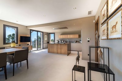 Luxury Villa Photo #12