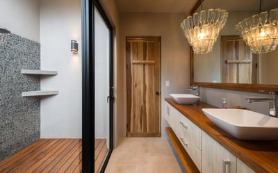 Suite 2&3 Shared Bathroom