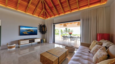Luxury Villa Photo #6