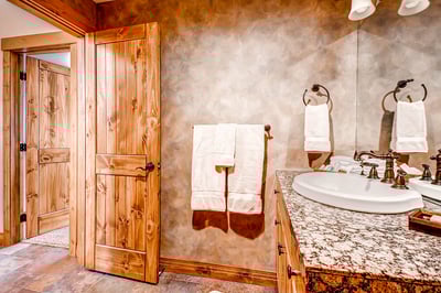 King suite on main level bath