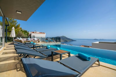 Luxury Villa Photo #4