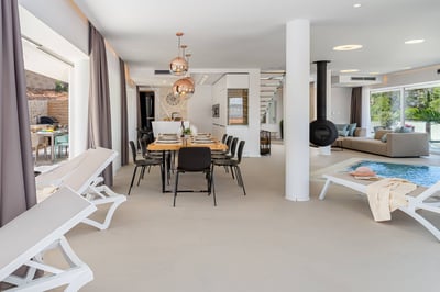 Luxury Villa Photo #38