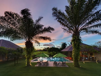 Luxury Villa Photo #4