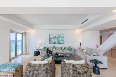 Luxury Villa Photo #6