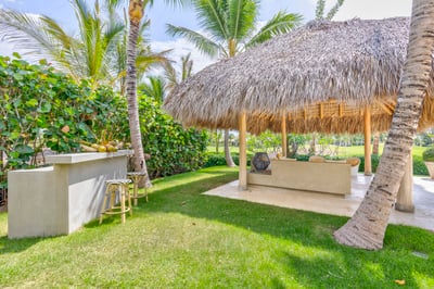 Luxury Villa Photo #18