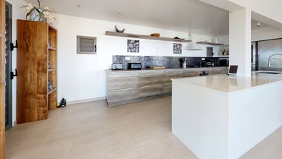 Kitchen & Dining Area