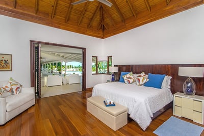 Luxury Villa Photo #15