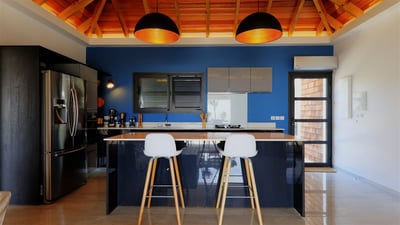 Kitchen: Fully equipped. Electric oven, gas stove, microwave, refrigerator, mixer, centrifuge, freez