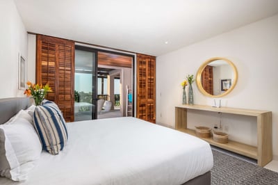 Luxury Villa Photo #20