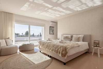 Luxury Villa Photo #18