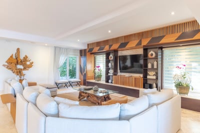 Luxury Villa Photo #14
