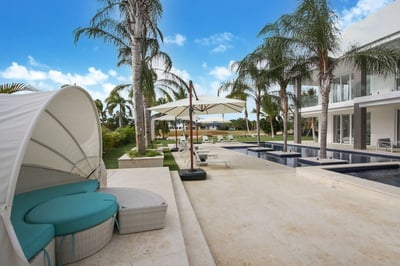 Luxury Villa Photo #9