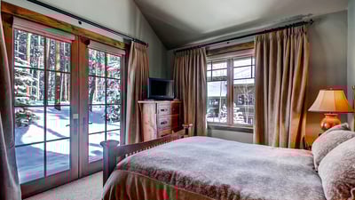 Queen suite on main level