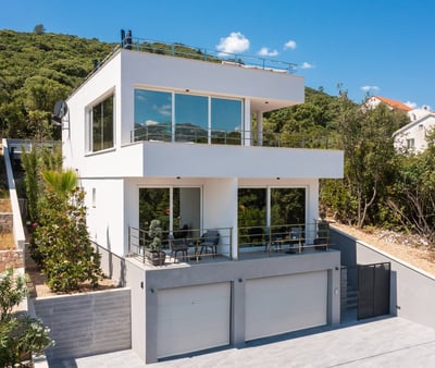 Luxury Villa Photo #4