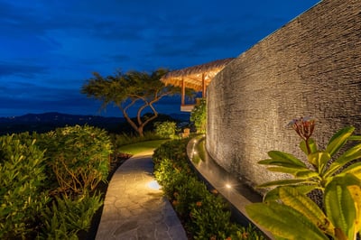 Luxury Villa Photo #23