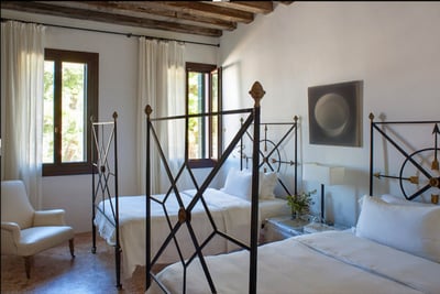Luxury Villa Photo #12