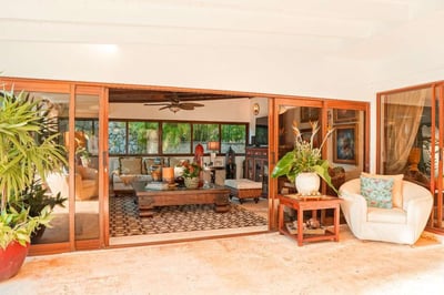 Luxury Villa Photo #16