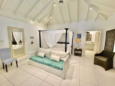 Luxury Villa Photo #26