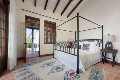 Luxury Villa Photo #15