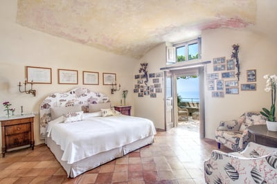 Luxury Villa Photo #34