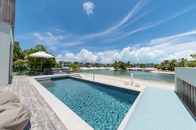 Luxury Villa Photo #5