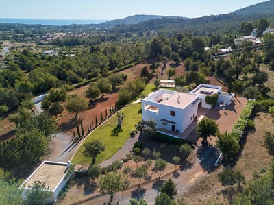 Luxury Villa Photo #26