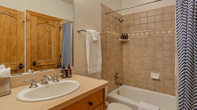 Queen ensuite/shared bath on lower level