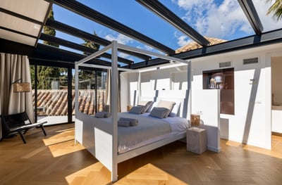 Luxury Villa Photo #17