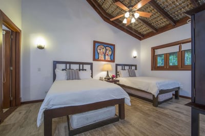 Luxury Villa Photo #20