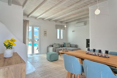 Luxury Villa Photo #17